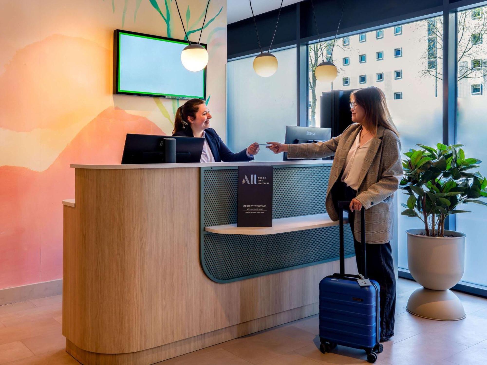 ibis Styles Paris Porte d'Orléans Montrouge Exterior foto